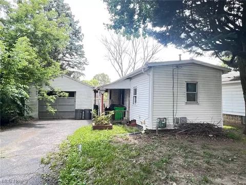 472 Washington Ave, Barberton, OH 44203