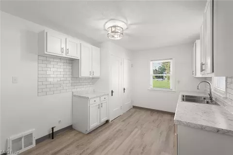 1815 E 36th St, Lorain, OH 44055 photo 9