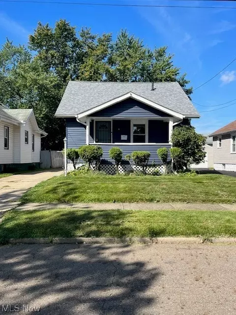 1094 Neptune Ave, Akron, OH 44301