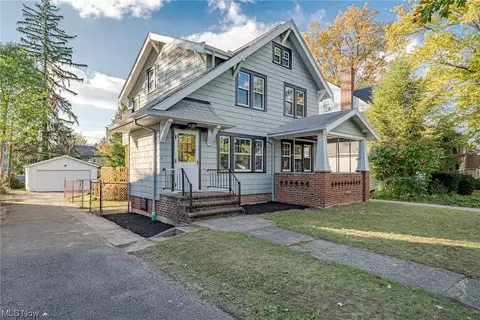 916 Beverly Rd, Cleveland Heights, OH 44121