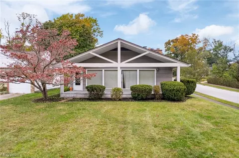 7434 Craigmere Dr, Middleburg Heights, OH 44130