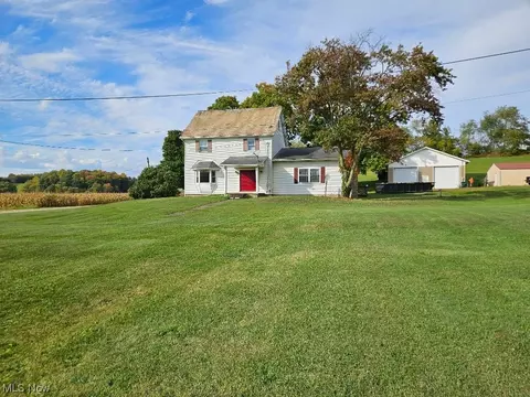 2564 Rosehill Ave SE, Paris, OH 44669