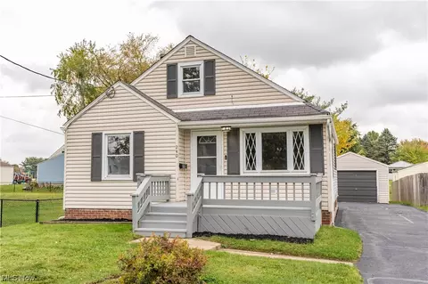 240 Ohio Ave, Louisville, OH 44641