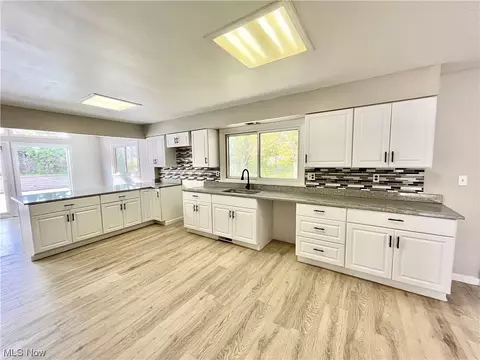 1507 Cherry Ln, Ashtabula, OH 44004 photo 2