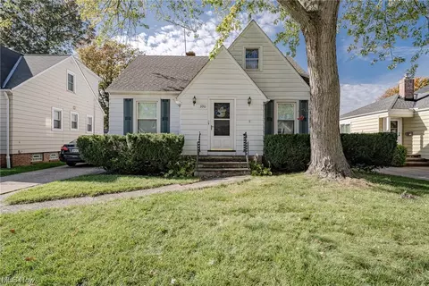 390 Canterbury Rd, Bay Village, OH 44140