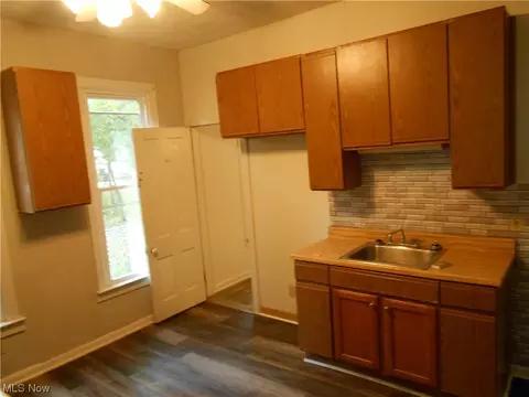 249 Gates Ave, Elyria, OH 44035 photo 8