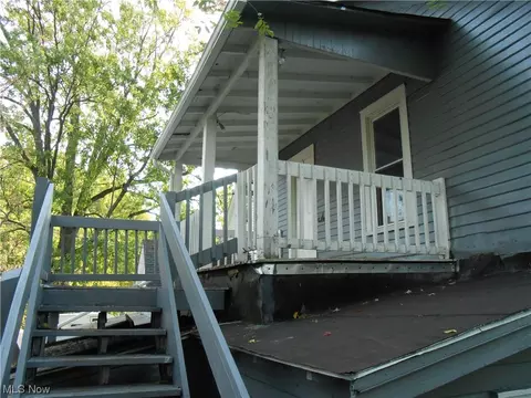 249 Gates Ave, Elyria, OH 44035 photo 4