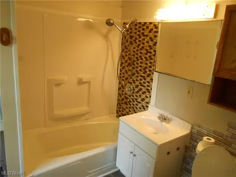 249 Gates Ave, Elyria, OH 44035 photo 16