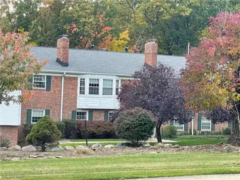 7050 Carriage Hill Dr #104, Brecksville, OH 44141