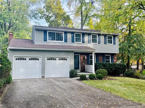 1545 Hanna Rd, Stow, OH 44224