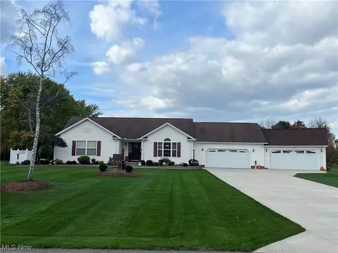 1515 Ravinewood Dr, Austinburg, OH 44010