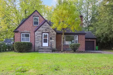 19900 Ridgewood Ave, Warrensville Heights, OH 44122