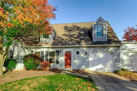 127 Bayberry Ln, Bedford, OH 44146
