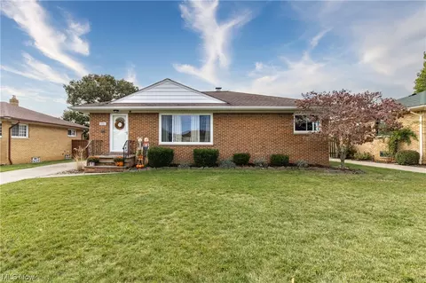 1151 Maple Dr, Parma, OH 44134