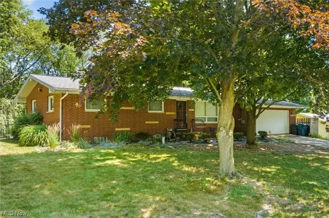 185 Gunarh Dr, Akron, OH 44319