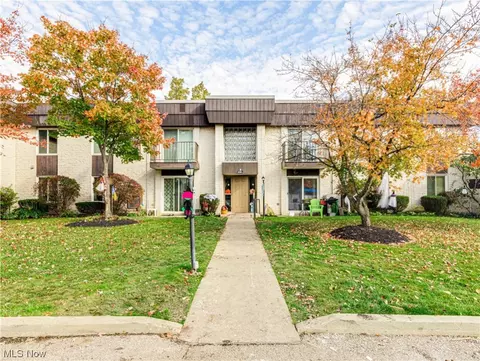 8381 N Akins Rd #202, North Royalton, OH 44133