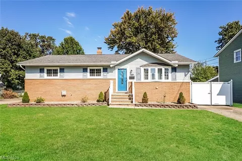 7483 Goldenrod Dr, Mentor On The Lake, OH 44060