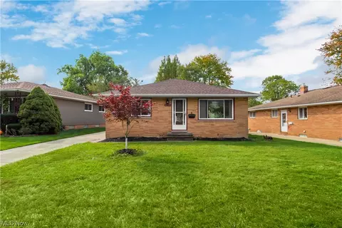 16795 Brinbourne Ave, Middleburg Heights, OH 44130