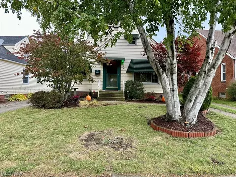 6306 Brownfield Dr, Parma, OH 44129