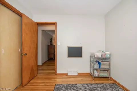 7249 Greenleaf Ave, Parma, OH 44130 photo 9