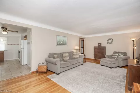 7249 Greenleaf Ave, Parma, OH 44130 photo 4