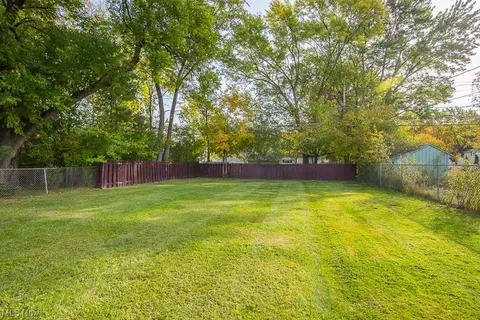 7249 Greenleaf Ave, Parma, OH 44130 photo 19
