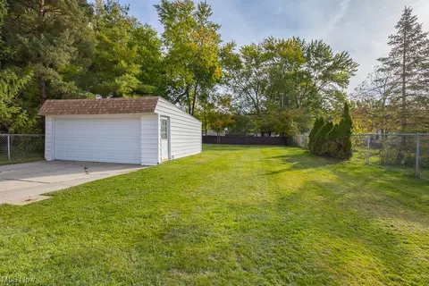 7249 Greenleaf Ave, Parma, OH 44130 photo 18