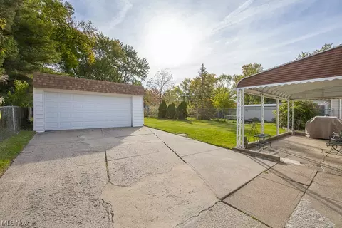 7249 Greenleaf Ave, Parma, OH 44130 photo 17