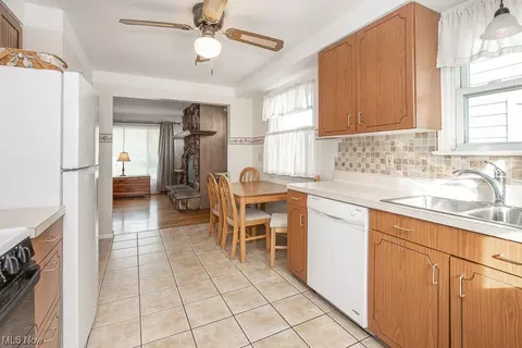 7249 Greenleaf Ave, Parma, OH 44130 photo 6