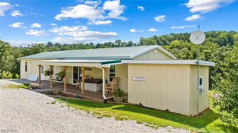 1423 Way Rd, Belpre, OH 45714