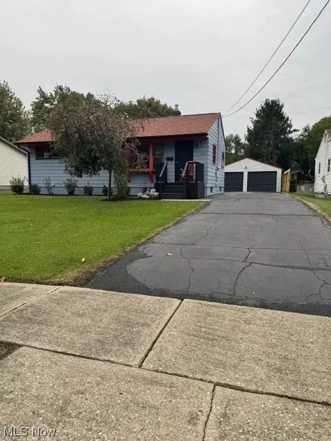 1520 Gypsy Ln, Niles, OH 44446