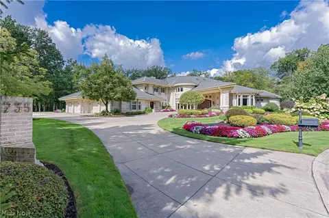 735 Hardwick Dr, Aurora, OH 44202