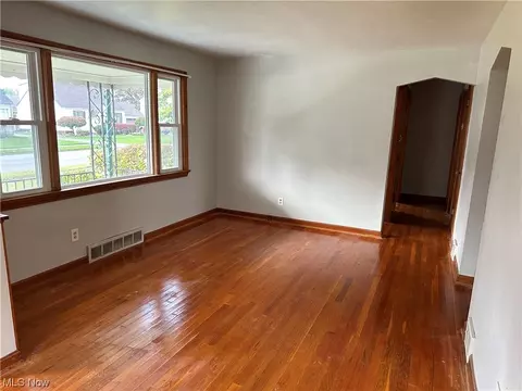 185 Harvey St, Struthers, OH 44471 photo 2