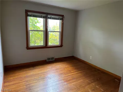 185 Harvey St, Struthers, OH 44471 photo 3