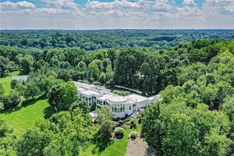 970 Top Of The Hill Rd, Akron, OH 44333