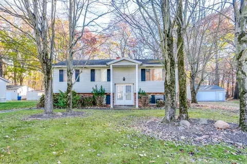 5141 Fawn Dr, New Franklin, OH 44319