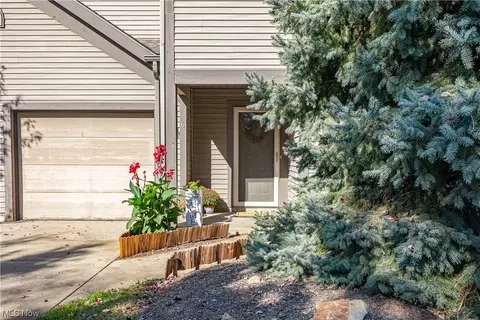 4072 Saint Andrews Ct #6, Canfield, OH 44406