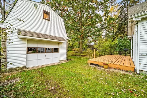 7283 Maple St, Mentor, OH 44060 photo 3
