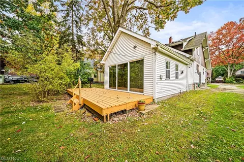 7283 Maple St, Mentor, OH 44060 photo 4