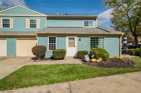 7340 Forsythia Ln #104, Northfield, OH 44067