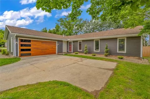 986 Sugar Maple Ln, Brunswick, OH 44212