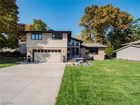 7730 Cecelia Dr, Parma, OH 44134