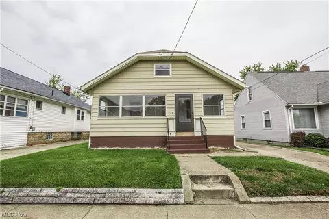 827 Concord Ave, Akron, OH 44306