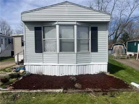 93 Rolling Park Dr N, Massillon, OH 44647