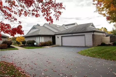 128 S Bayshore Dr, Columbiana, OH 44408