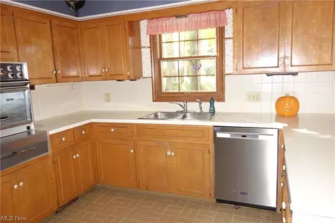 534 Surfside Dr, Portage Lakes, OH 44319 photo 9