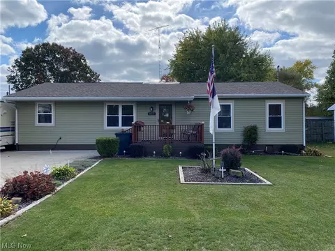 3182 Sharon Dr SE, New Philadelphia, OH 44663