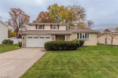 7397 Lauren J Dr, Mentor, OH 44060