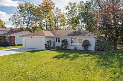 33060 Arlesford Dr, Solon, OH 44139