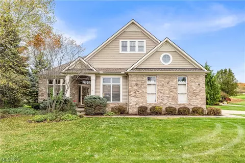 404 Saint Andrews Ln, Broadview Heights, OH 44147